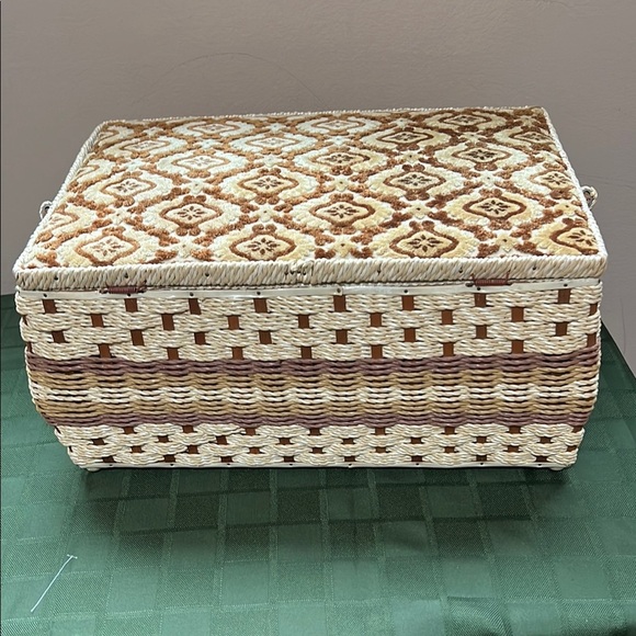 Vintage Eatons Woven Wicker Sewing Basket with Lid - Picture 13 of 13
